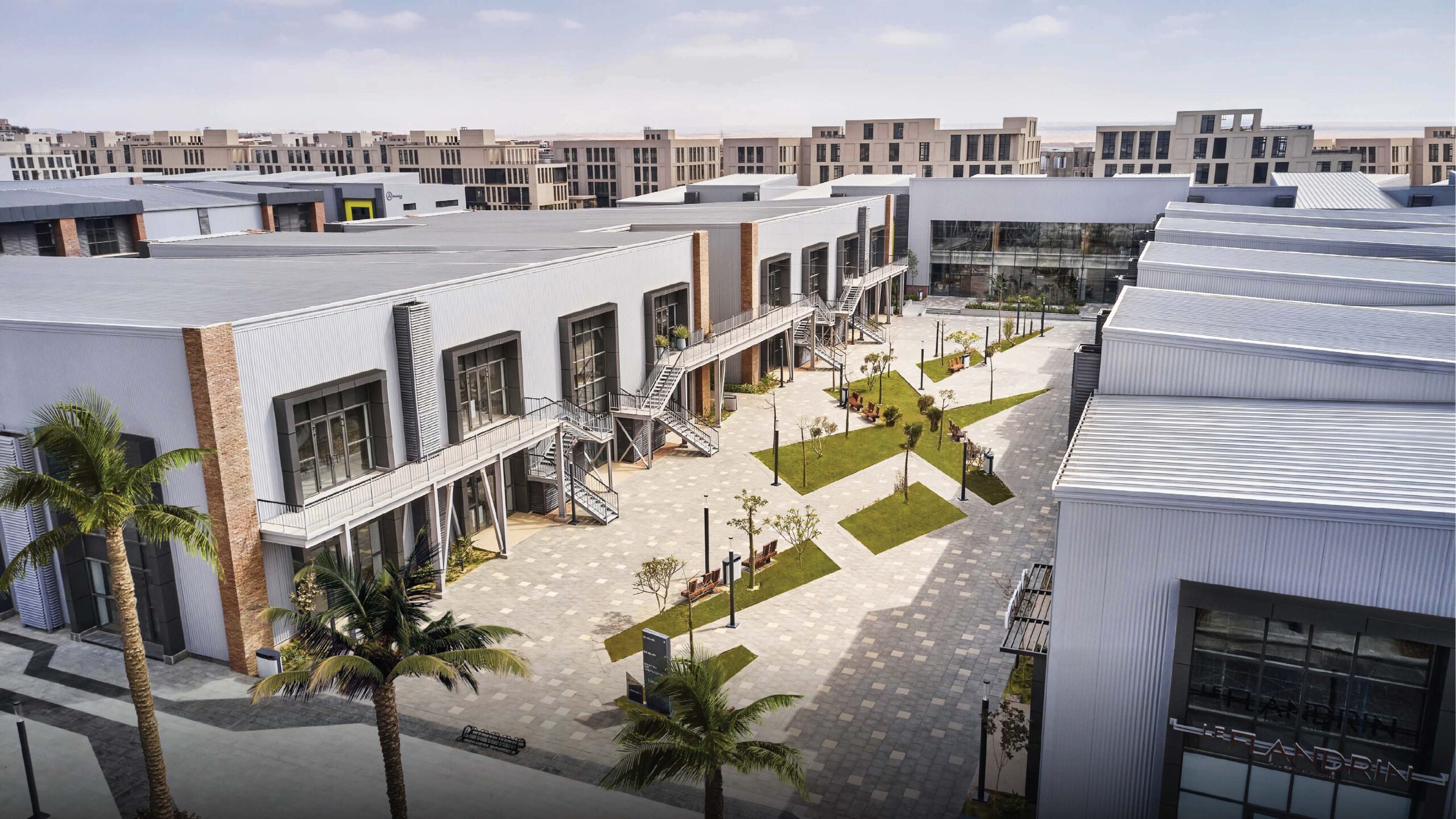 مكتب للبيع في ديستريكت 5 في جنوب القاهره الجديده من مراكز للتطوير العقاري