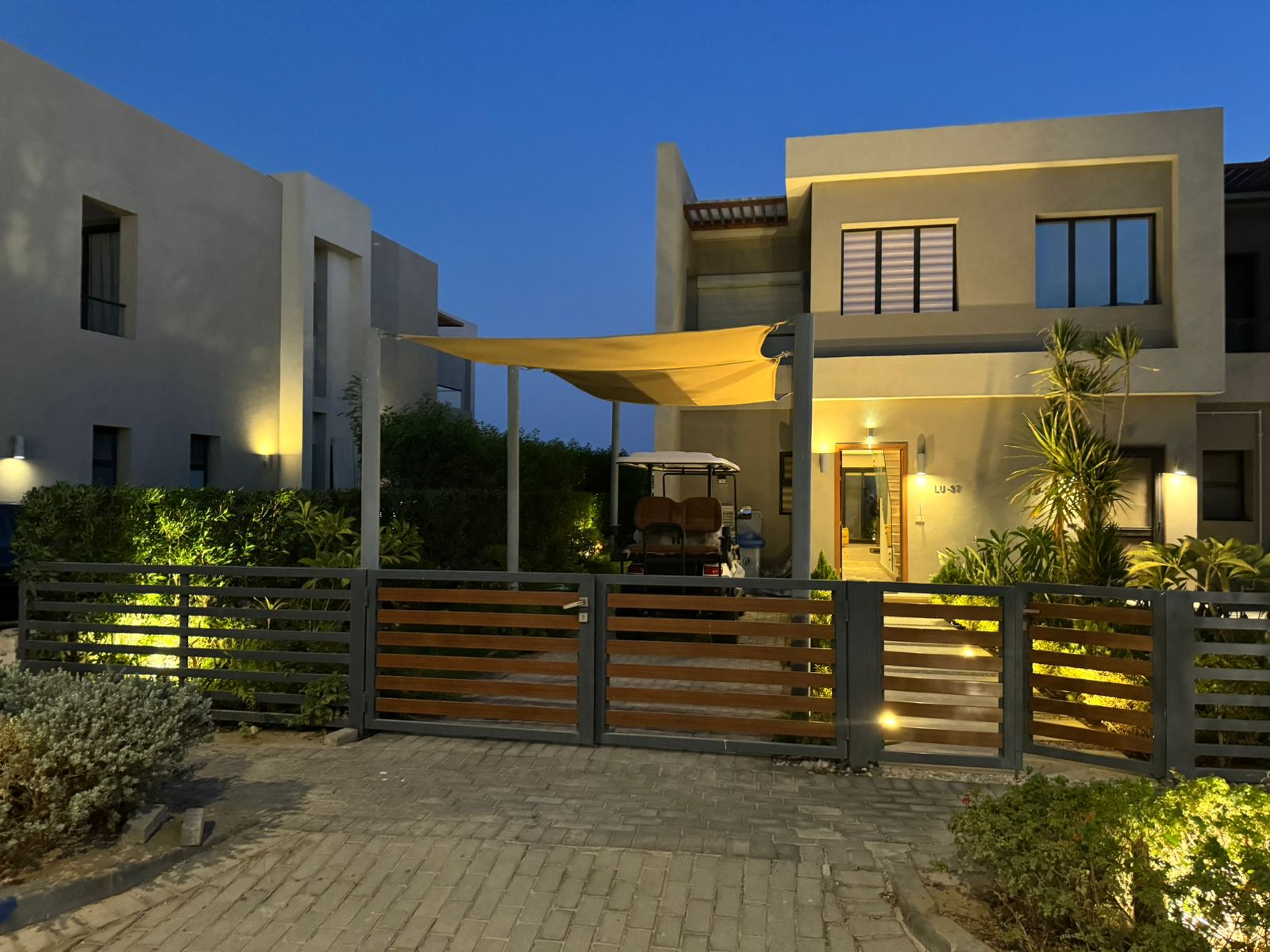 تاون هاوس للبيع في ازها السخنة