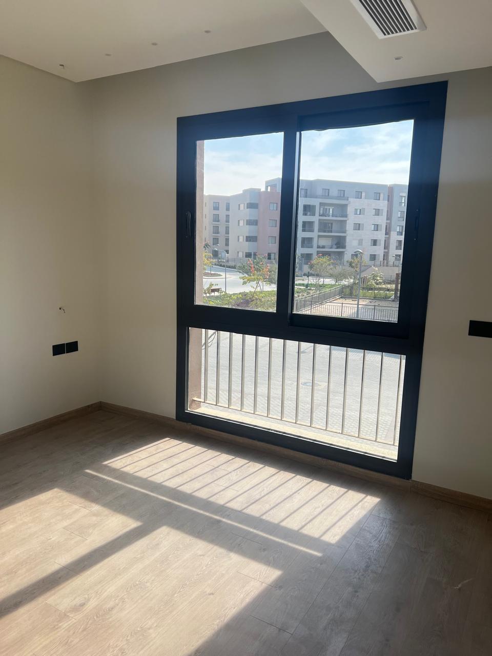 شقة للبيع في ديستريكت 5