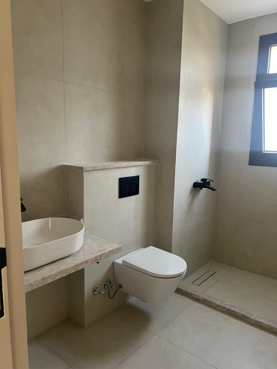 شقة للبيع في ديستريكت 5