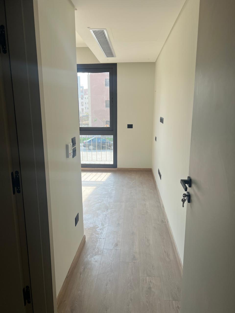 شقة للبيع في ديستريكت 5