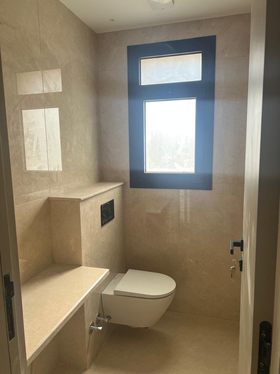 شقة للبيع في ديستريكت 5